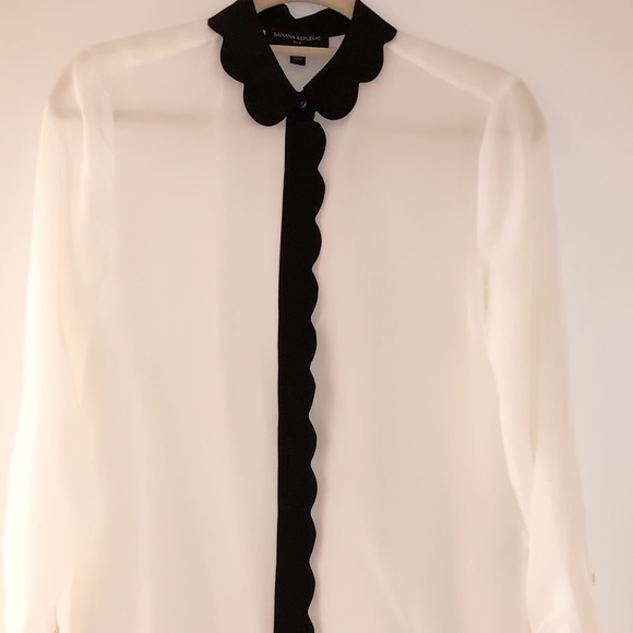 Banana Republic Scalloped White Silk Blouse - Picture 2 of 4